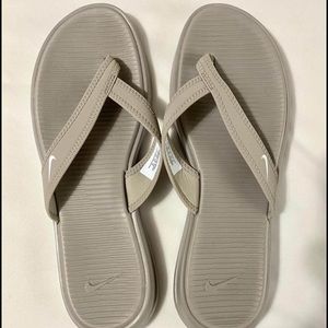 Nike flip flops women 11